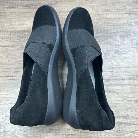 Clarks~Women’s~”Kayleigh Step” Black Suede Slip-On~Size 7M - Picture 7 of 8